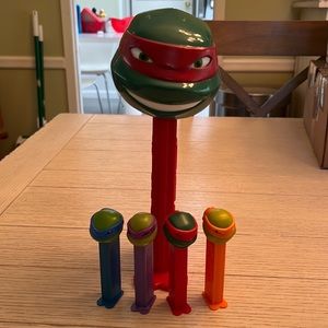 Set of 5 TMNT Pez dispensers - 1 large and 4 regular